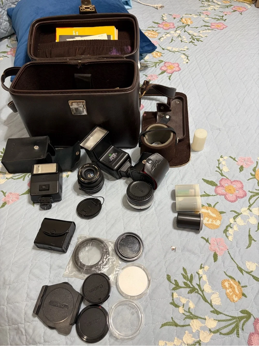 Vintage Carrying Camera Case with Bundle of Camera Accessories PreOwned No Film